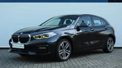 Zwart Gebruikt 2022 BMW 118 Executive Hatchback | € 25.950 (Eerlijke prijs)