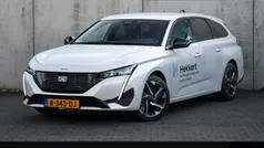 Wit, metallic lak Gebruikt 2023 Peugeot 308 Allure Stationwagen | € 22.995 (Eerlijke prijs)