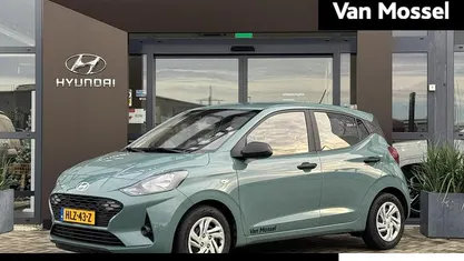 Mangrove green mica Occasion 2025 Hyundai i10 Comfort Hatchback | € 20.440 (Eerlijke prijs)