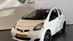 Wit Gebruikt 2011 Toyota Aygo Hatchback | € 2.495 (Eerlijke prijs)