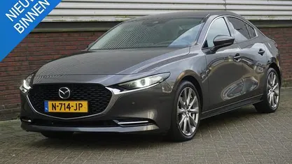 Grijs Gebruikt 2021 Mazda 3 Luxury Sedan | € 21.850 (Eerlijke prijs)