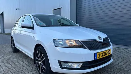 Wit Occasion 2014 Skoda Rapid Elegance Hatchback | € 4.599 (Eerlijke prijs)