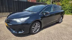Zwart, metallic lak Gebruikt 2017 Toyota Avensis Stationwagen | € 15.950 (Goede deal)