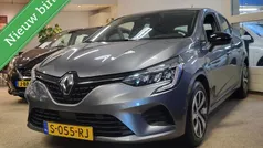 Grijs Gebruikt 2023 Renault Clio V Equilibre Hatchback | € 15.950 (Eerlijke prijs)