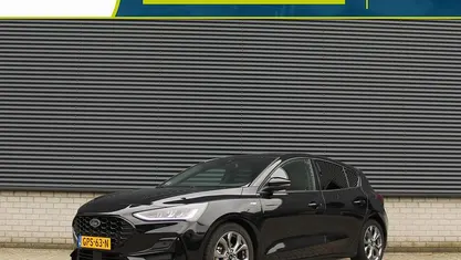 Zwart Gebruikt 2023 Ford Focus ST-Line Hatchback | € 22.935 (Eerlijke prijs)