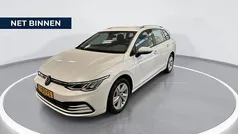 Wit Gebruikt 2023 VW Golf VIII Life Stationwagen | € 23.740 (Eerlijke prijs)