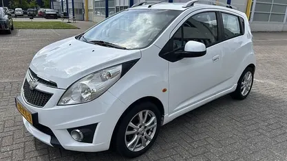 Wit Gebruikt 2010 Chevrolet Spark LT Hatchback | € 2.995 (Eerlijke prijs)