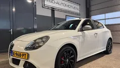 Wit Gebruikt 2011 Alfa Romeo Giulietta Distinctive Hatchback | € 5.449 (Eerlijke prijs)