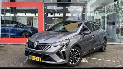 Grijs Occasion 2025 Renault Clio V Techno Hatchback | € 24.890 (Eerlijke prijs)
