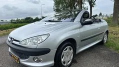 Grijs Gebruikt 2002 Peugeot 206 CC Cabriolet | € 1.250 (Eerlijke prijs)