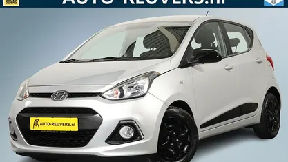 Zilver (metallic) Occasion 2016 Hyundai i10 Comfort Hatchback | € 6.900 (Eerlijke prijs)