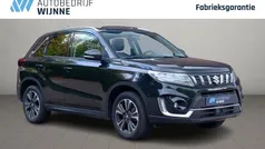 Zwart Gebruikt 2025 Suzuki Vitara Style SUV | € 28.440 (Eerlijke prijs)