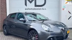 Grijs, metallic lak Gebruikt 2014 Alfa Romeo Giulietta Exclusive Hatchback | € 7.999 (Eerlijke prijs)