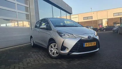 Grijs Occasion 2020 Toyota Yaris Active Hatchback | € 16.999 (Eerlijke prijs)