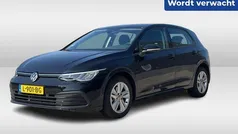 Zwart Gebruikt 2021 VW Golf VIII Life Hatchback | € 22.950 (Eerlijke prijs)