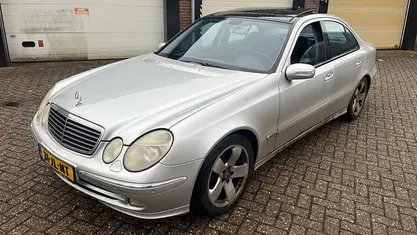 Occasion Mercedes E240 Avantgarde 177 PK (130 kW) 2002 Grijs (metallic) Sedan