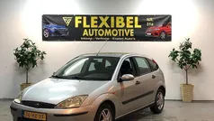 Grijs, metallic lak Gebruikt 2002 Ford Focus Hatchback | € 1.990 (Eerlijke prijs)