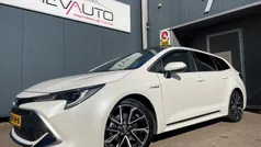 Wit, metallic lak Gebruikt 2021 Toyota Corolla Premium Stationwagen | € 30.400 (Eerlijke prijs)