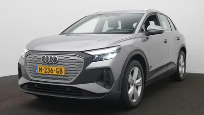 Grijs (metallic) Gebruikt 2021 Audi Q4 e-tron Basis SUV | € 25.900 (Eerlijke prijs)