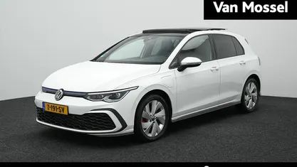 Wit Occasion 2024 VW Golf VIII GTE Hatchback | € 22.900 (Super prijs)