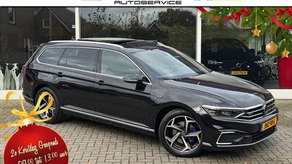 Zwart Gebruikt 2021 VW Passat GTE Stationwagen | € 22.749 (Eerlijke prijs)