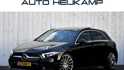 Zwart (metallic) Gebruikt 2018 Mercedes A200 Premium Hatchback | € 24.950 (Eerlijke prijs)
