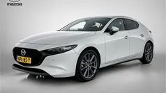 Wit Gebruikt 2024 Mazda 3 Exclusive-Line Hatchback | € 29.450 (Eerlijke prijs)
