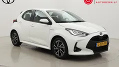 Wit Gebruikt 2021 Toyota Yaris Hybrid Hatchback | € 19.999 (Eerlijke prijs)