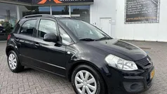 Zwart, metallic lak Gebruikt 2010 Suzuki SX4 Comfort MPV | € 4.940 (Eerlijke prijs)