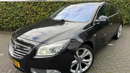 Zwart Gebruikt 2009 Opel Insignia Executive Sedan | € 7.250 (Eerlijke prijs)