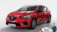 Vlamrood nnp Gebruikt 2023 Renault Clio V Equilibre Hatchback | € 14.935 (Eerlijke prijs)