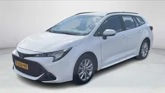 Wit Gebruikt 2023 Toyota Corolla Active Stationwagen | € 25.950 (Eerlijke prijs)