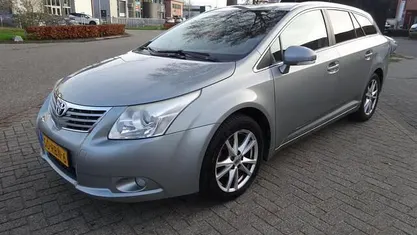 Grijs (metallic) Gebruikt 2011 Toyota Avensis Business Edition Stationwagen | € 7.975 (Eerlijke prijs)