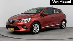 Rood Gebruikt 2020 Renault Clio V Zen Hatchback | € 14.235 (Eerlijke prijs)