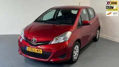 Rood Gebruikt 2014 Toyota Yaris Hatchback | € 8.950 (Eerlijke prijs)