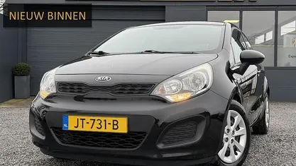 Zwart Gebruikt 2014 Kia Rio Comfort Hatchback | € 4.943 (Goede deal)