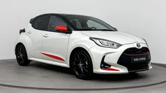 Wit Gebruikt 2022 Toyota Yaris Hybrid Executive Hatchback | € 24.999 (Eerlijke prijs)