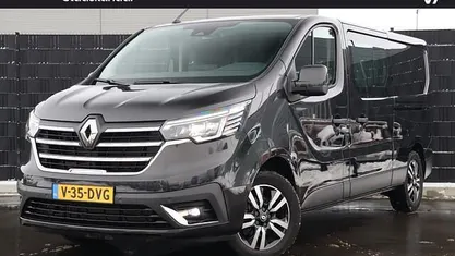 Zwart metallic Occasion 2024 Renault Trafic Luxe MPV | € 34.950 (Goede deal)