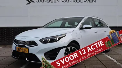 Wit Gebruikt 2022 Kia Ceed Hatchback | € 23.395 (Eerlijke prijs)