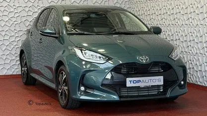 Groen (metallic) Occasion 2025 Toyota Yaris Hybrid Hatchback | € 26.740 (Eerlijke prijs)