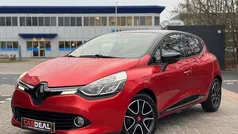 Rood (metallic) Gebruikt 2013 Renault Clio IV Expression Hatchback | € 4.999 (Goede deal)