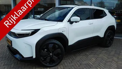 Nieuw Toyota Urban Cruiser Executive 127 kW (174 PK) 2026 Wit SUV
