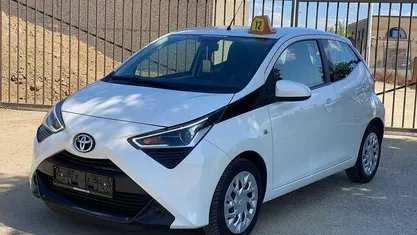 Wit Gebruikt 2020 Toyota Aygo X-play Hatchback | € 9.950 (Eerlijke prijs)