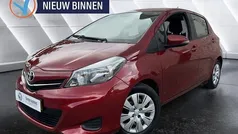 Rood Gebruikt 2014 Toyota Yaris Hatchback | € 12.990 (Eerlijke prijs)