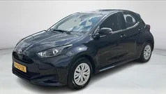 Zwart Gebruikt 2022 Toyota Yaris Active Hatchback | € 19.900 (Eerlijke prijs)