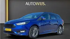 Blauw Gebruikt 2017 Ford Focus ST-Line Stationwagen | € 7.995 (Eerlijke prijs)