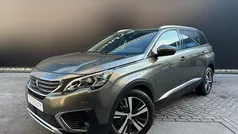 Grijs, metallic lak Gebruikt 2017 Peugeot 5008 Active MPV | € 18.950 (Eerlijke prijs)