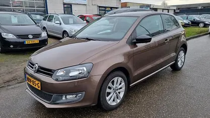 Bruin (metallic) Gebruikt 2011 VW Polo Trendline Hatchback | € 5.950 (Eerlijke prijs)