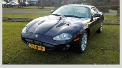 Paars, metallic lak Gebruikt 1999 Jaguar XKR Coupé | € 22.450 (Super prijs)