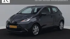 Grijs Gebruikt 2015 Toyota Aygo X-play Hatchback | € 8.400 (Eerlijke prijs)